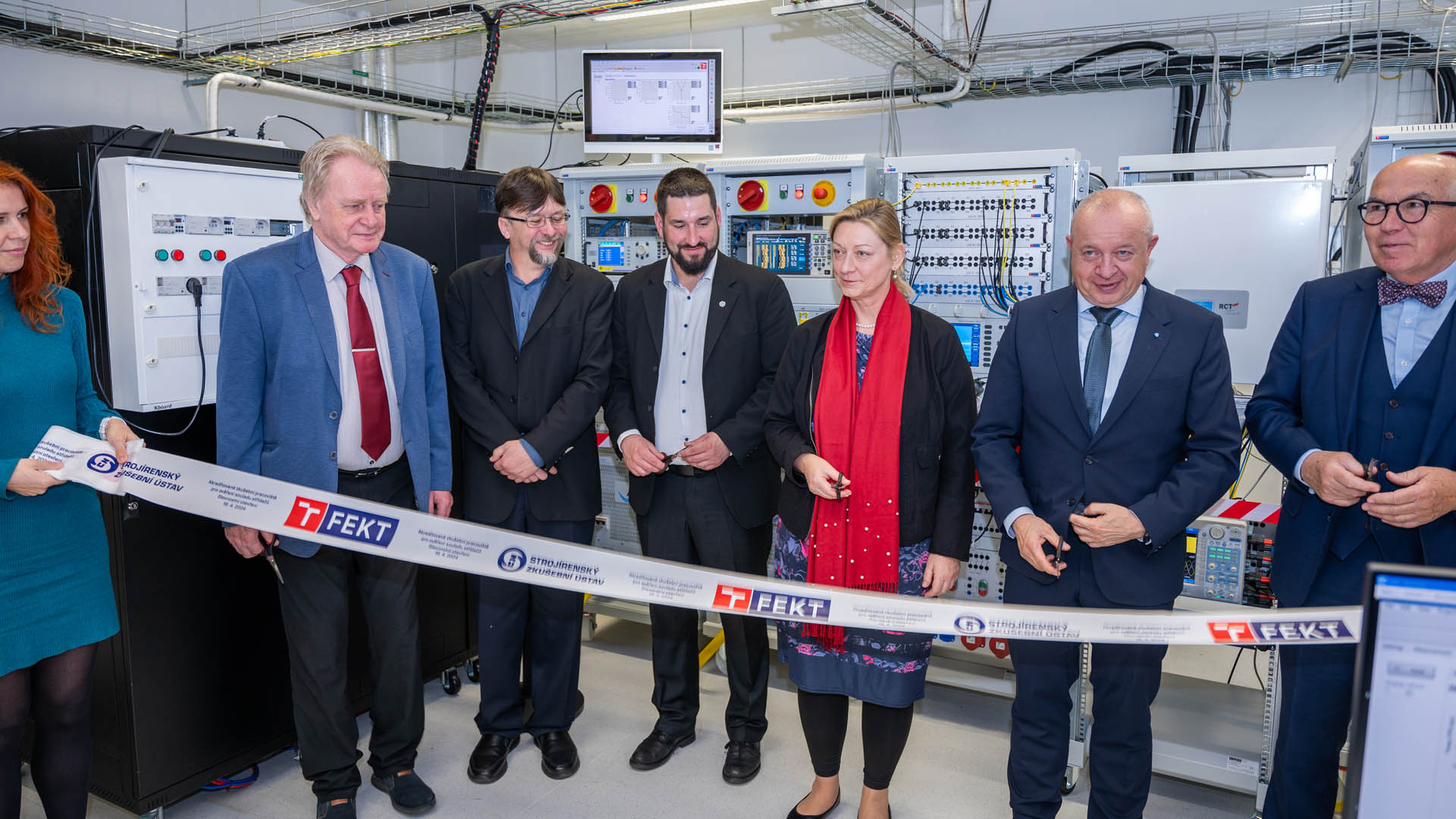 VUT představilo první českou akreditovanou zkušebnu souladu střídačů. Zvýší bezpečnost a spolehlivost elektrizační soustavy