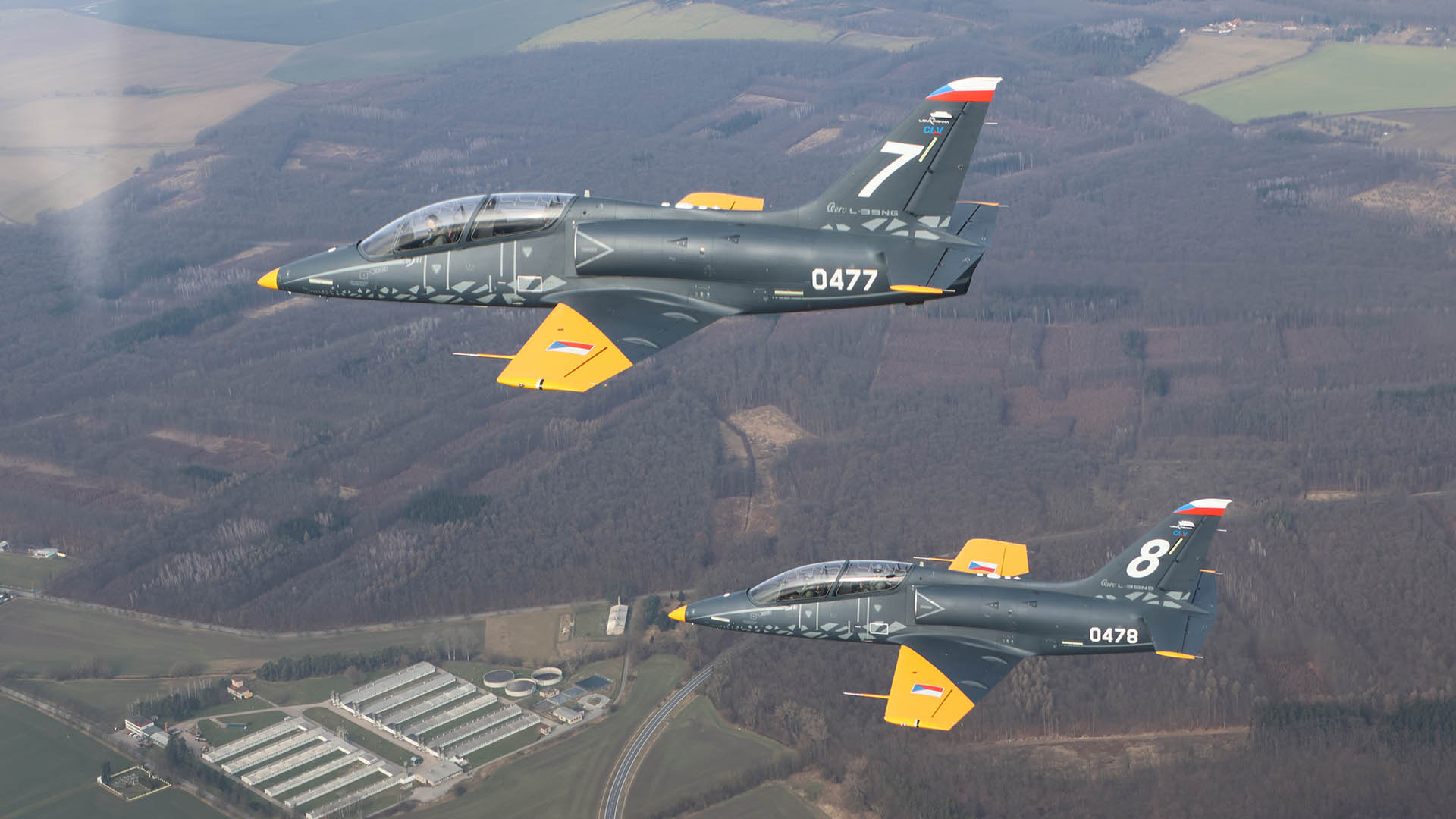 České letectví na startu nové éry: LOM PRAHA obměňuje výcvikovou flotilu novými letouny L-39 Skyfox od AERO Vodochody