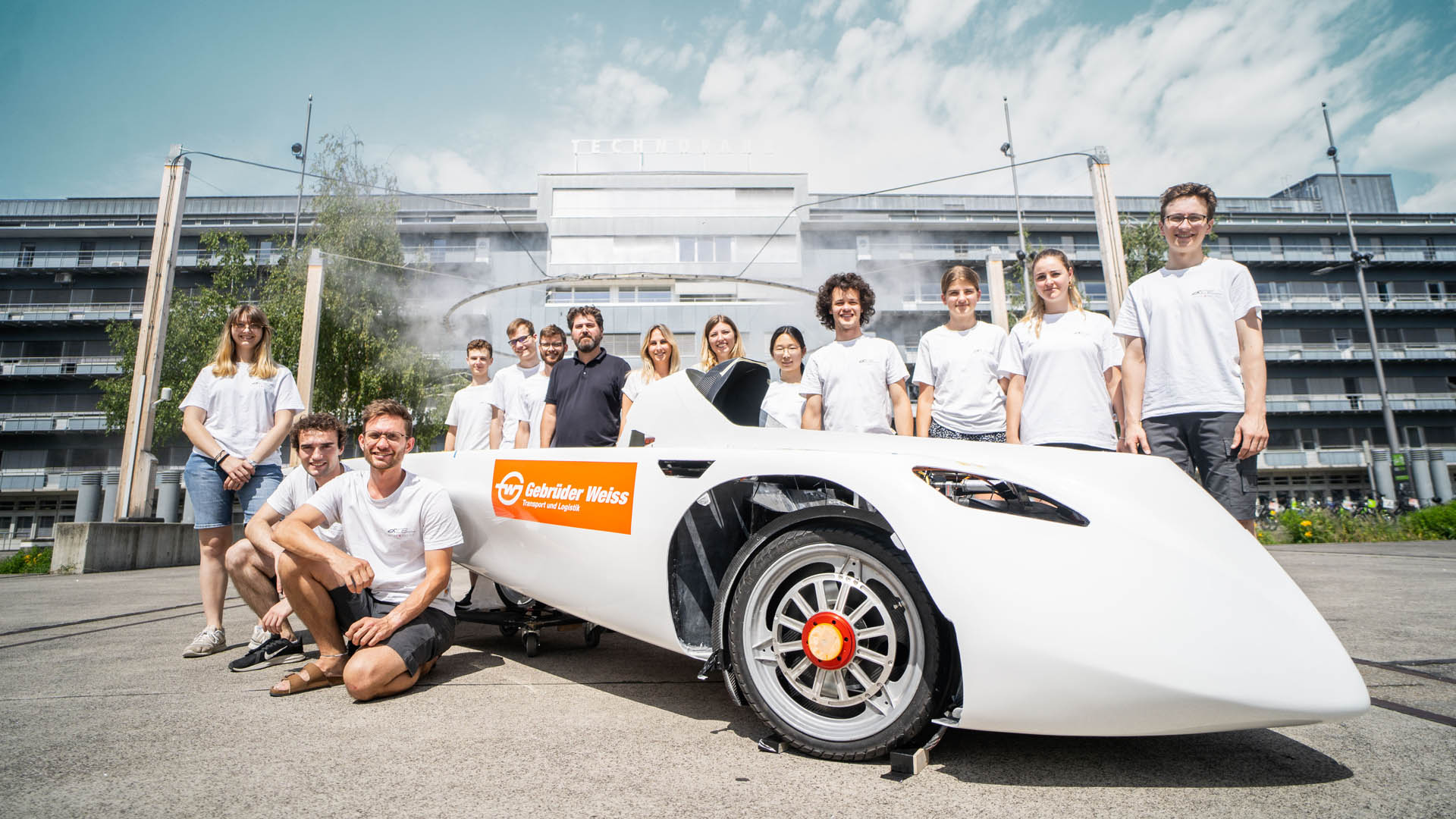 Gebrüder Weiss dopraví unikátní solární auto přes půl zeměkoule