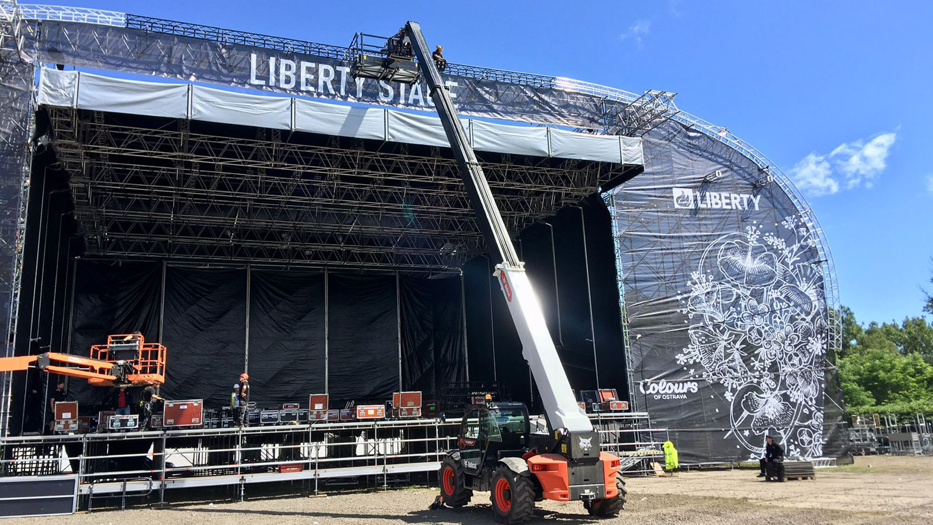 Teleskopické manipulátory Bobcat jako klíčoví pomocníci  na festivalu Colours of Ostrava