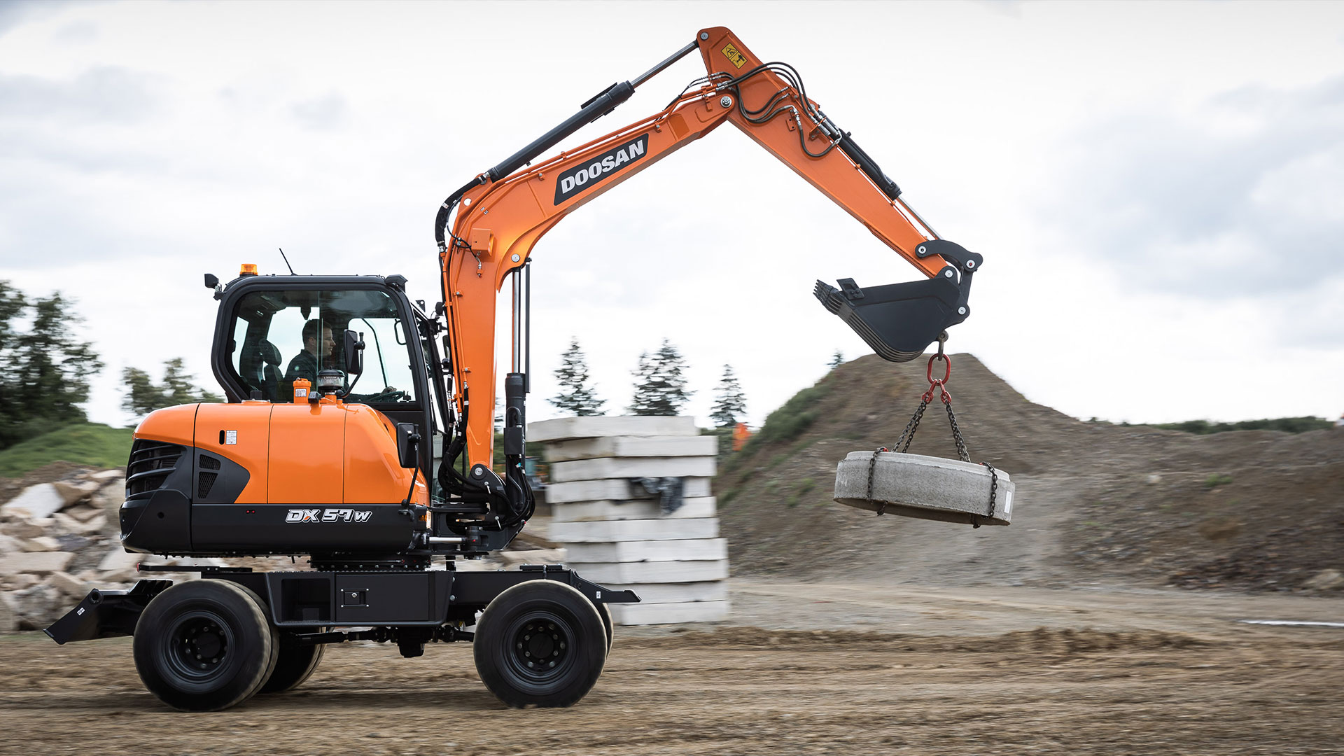 Doosan uvádí na trh nové kolové rypadlo DX57W-7