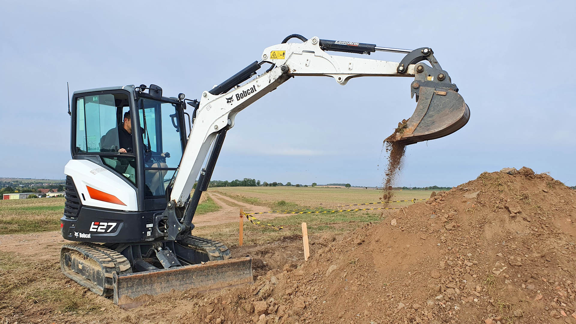 Bobcat E27 a doba bronzová