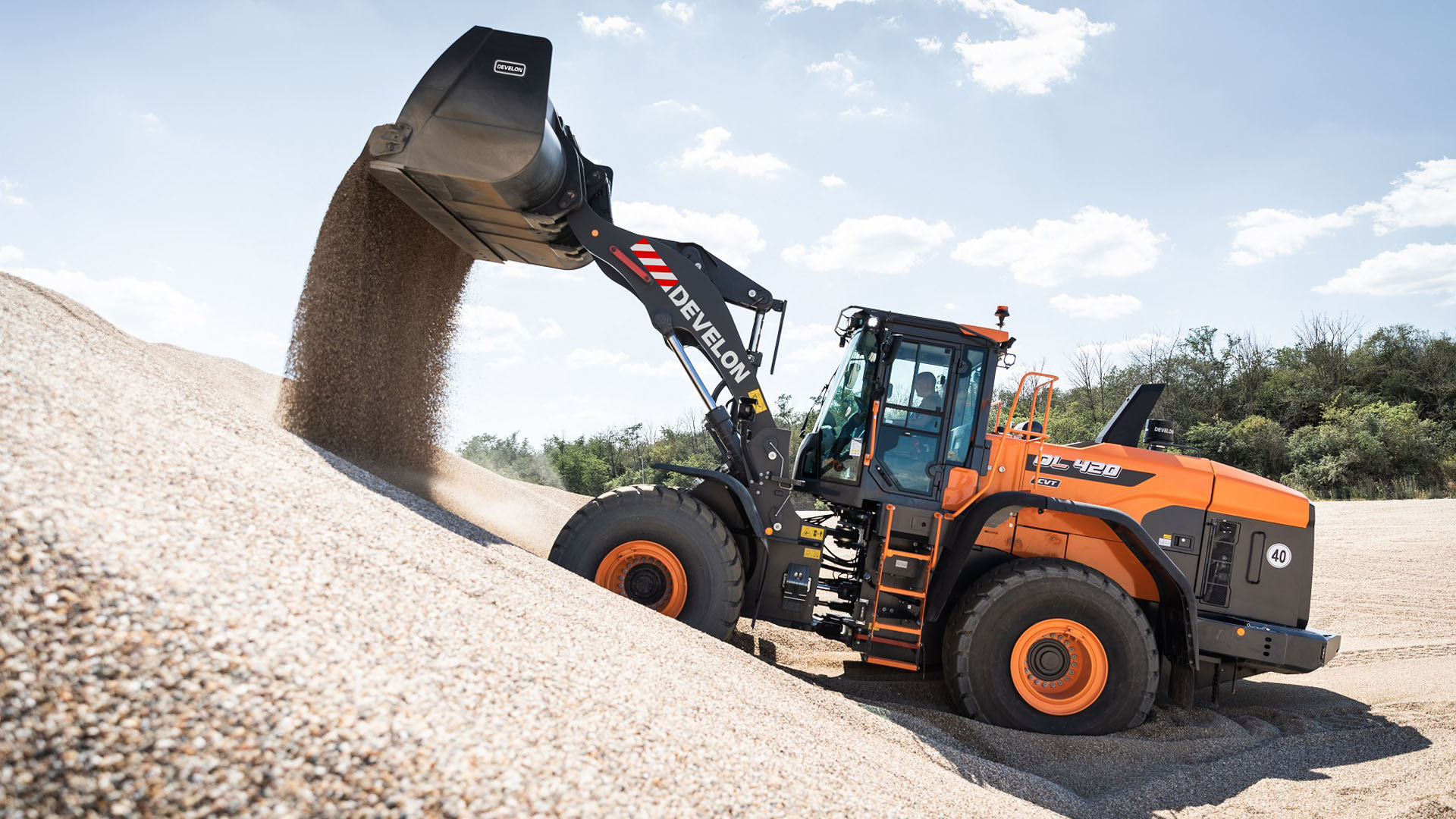 Stavební stroje DEVELON (dříve Doosan) na EXPO Lesní lom