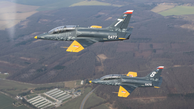 Aktuality - České letectví na startu nové éry: LOM PRAHA obměňuje výcvikovou flotilu novými letouny L-39 Skyfox od AERO Vodochody