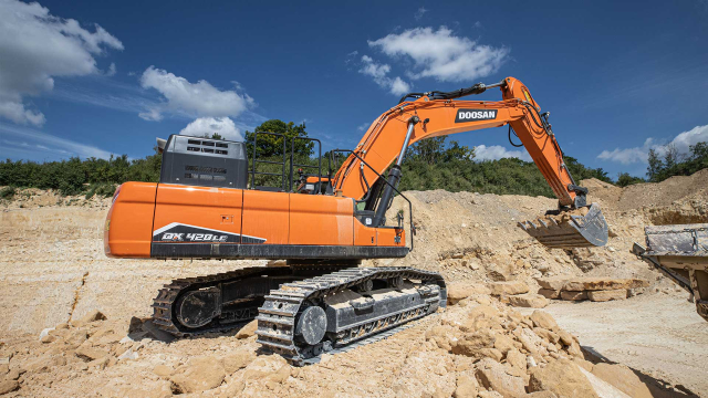 Aktuality - Doosan uvádí nové rypadlo DX420LC-7 