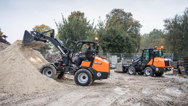 Aktuality - Doosan představuje  pět nových kompaktních kolových nakladačů