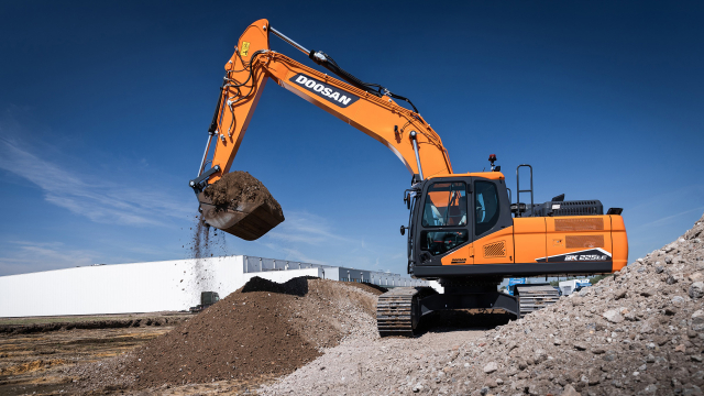 Aktuality - Doosan představuje nové pásové rypadlo DX225LC-7