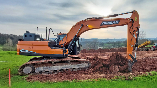 Aktuality - Nový model DX225LC-7X – první „chytré“ rypadlo Doosan