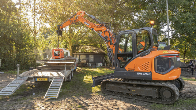 Aktuality - Doosan uvádí na trh nové 8tunové mini rypadlo DX85R-7