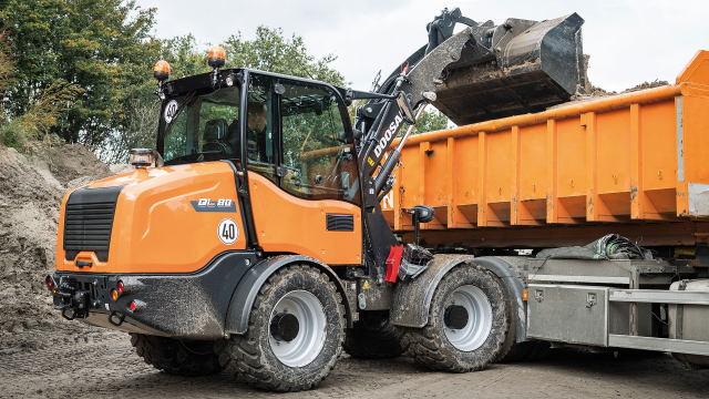 Aktuality - Doosan představuje pět nových kompaktních kolových nakladačů