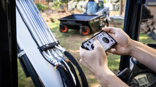 Aktuality - Bobcat MaxControl: Přichází revoluční ovládání nakladačů chytrým telefonem